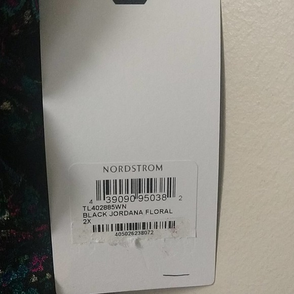 Leith Floral V Neck Ruched Body-con Mini Dress 2x - Picture 8 of 13